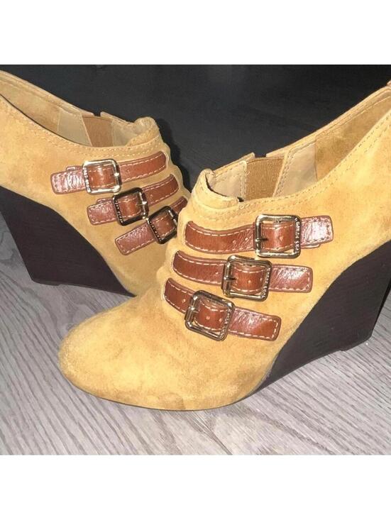 Tory Burch Shoes - Tory Burch Gabriel High Wedge, Size 7M